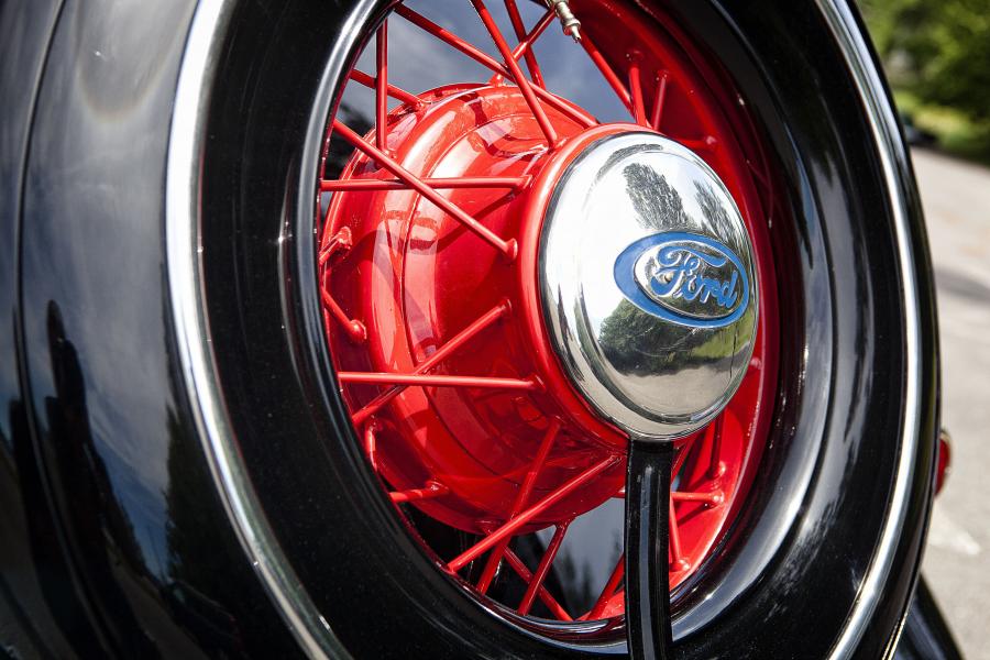  Ford DeLuxe Roadster 1934 года  (фото 7 из 43)